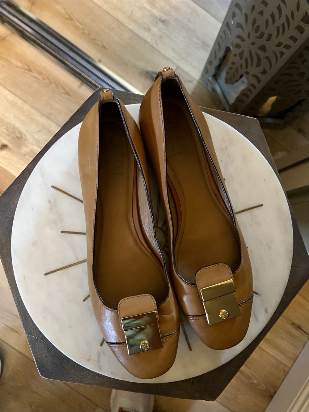 🛑 1 hour sale. Tory Burch Tan Leather Ballet Flats with Gold Buckle 9 - Picture 3 of 10